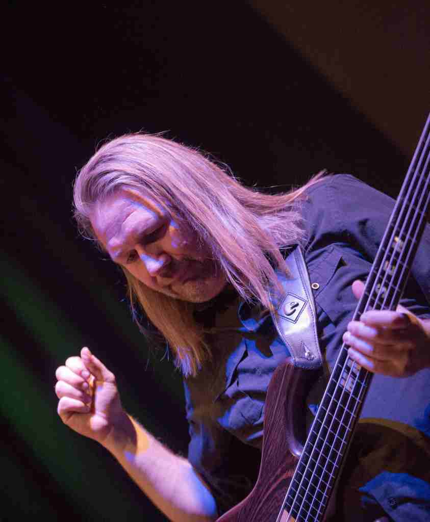 Per Mathisen am Bass