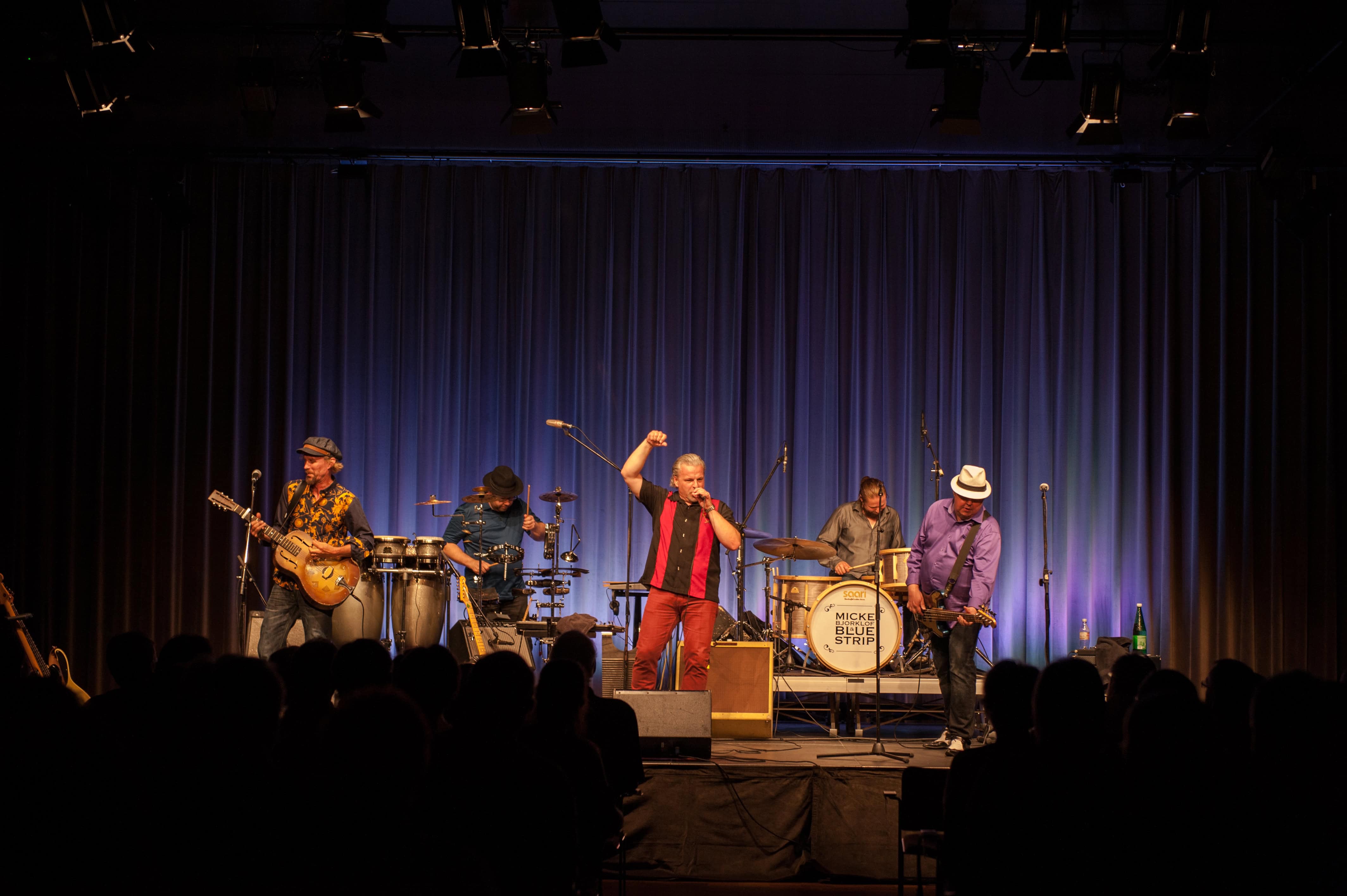 Band auf der Bühne